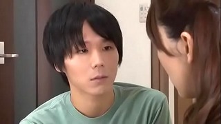 Japanse moeder begrijpt dat haar zoon naar zijn leeftijd handelt