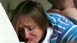 Mama nadal płacze przez całą pierwszą próbę dupka