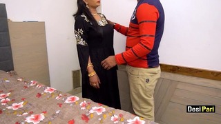 Desi Pari werd geneukt door stiefneef stiefbroer met vuile Hindi-praat