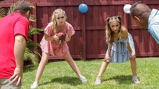 Daughterswap - Le adorabili ragazze Macy Meadows e Krissy Knight si scambiano i patrigni e schizzano sui loro cazzi