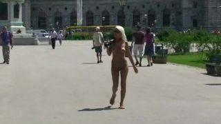Heiße Blondine Vanessa Nackt auf öffentlichen Straßen
