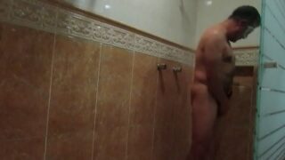 Mi Tio Me Invita A Bañarme Con El