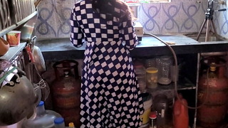Brother-in-law took the native sister-in-law to the kitchen and fucked her