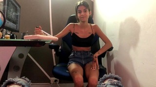 STEP-SISTER WANTS TO HELP HER STEP-BROTHER WITH HIS EROTIC PROBLEMS – TUflacasex